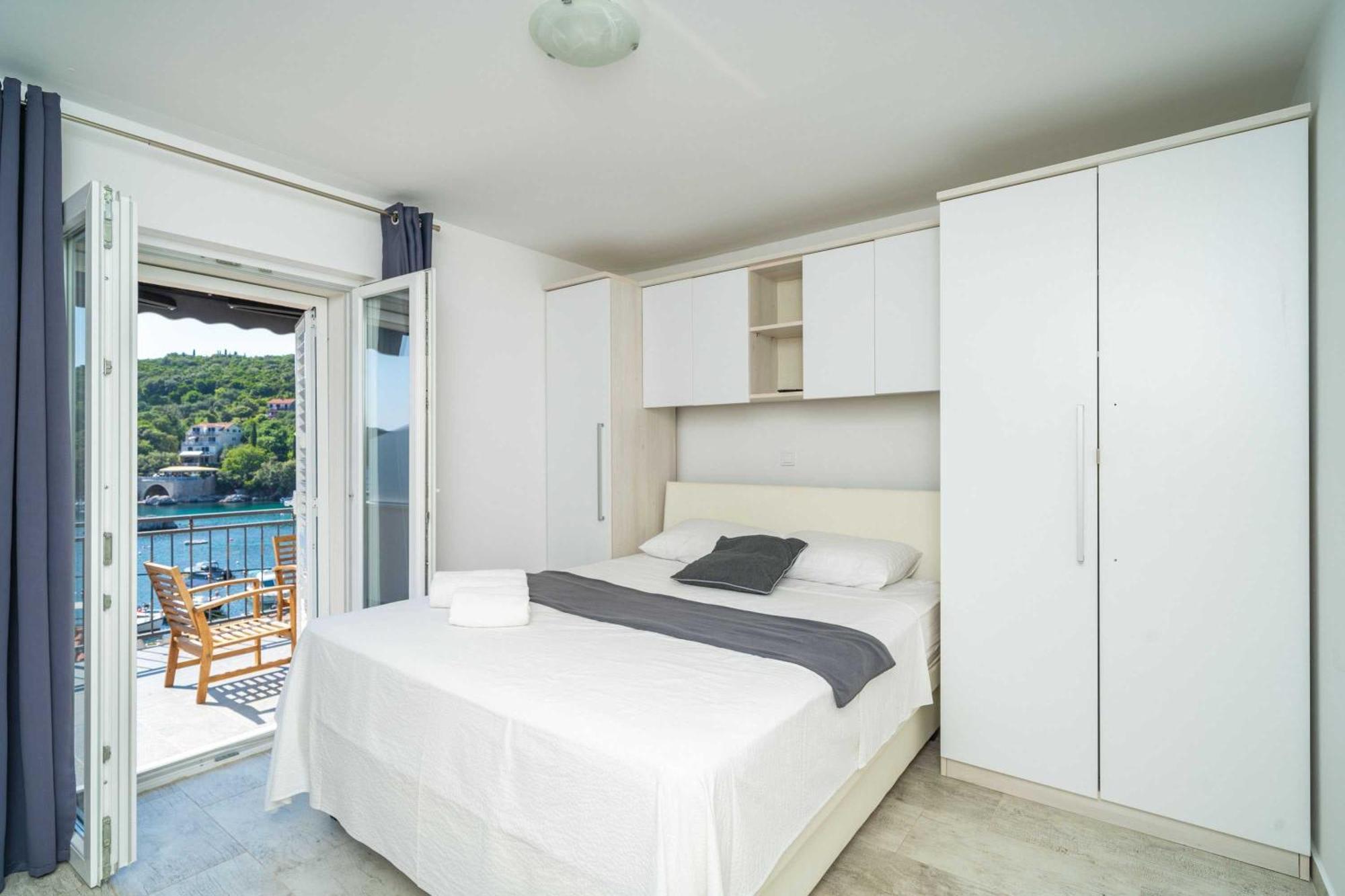 Mata Family Apartments Molunat Exterior photo