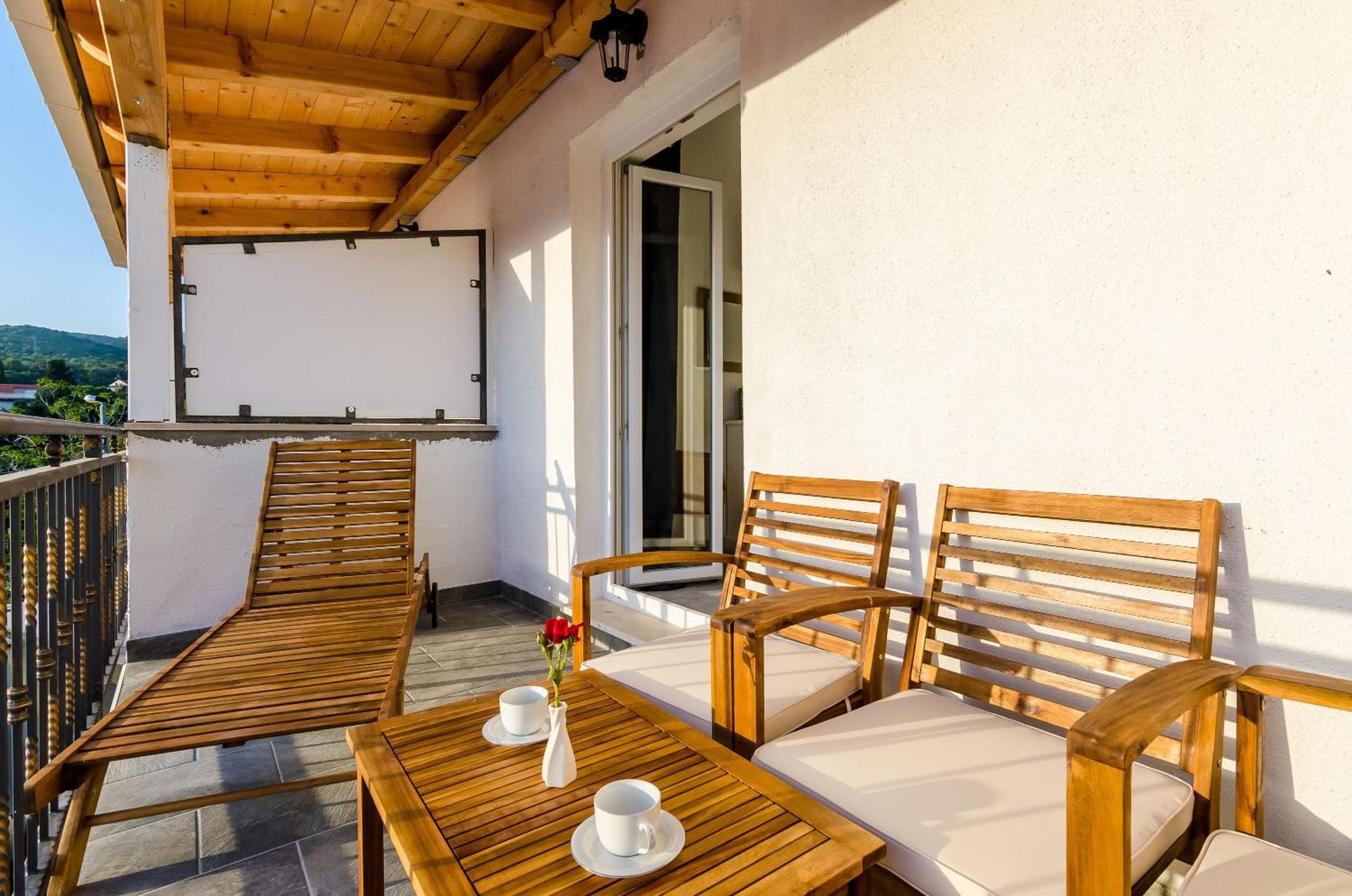 Mata Family Apartments Molunat Exterior photo