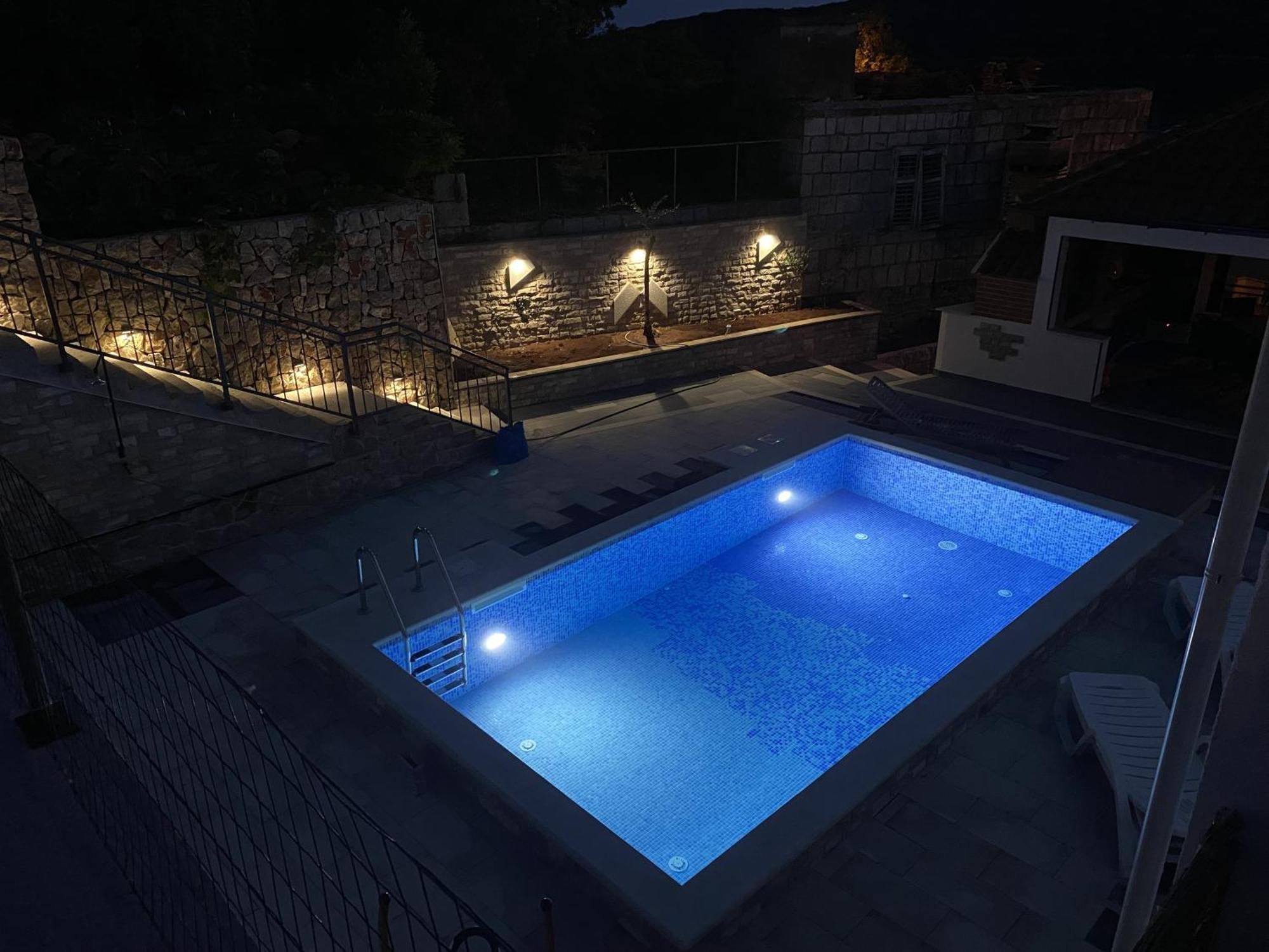 Mata Family Apartments Molunat Exterior photo
