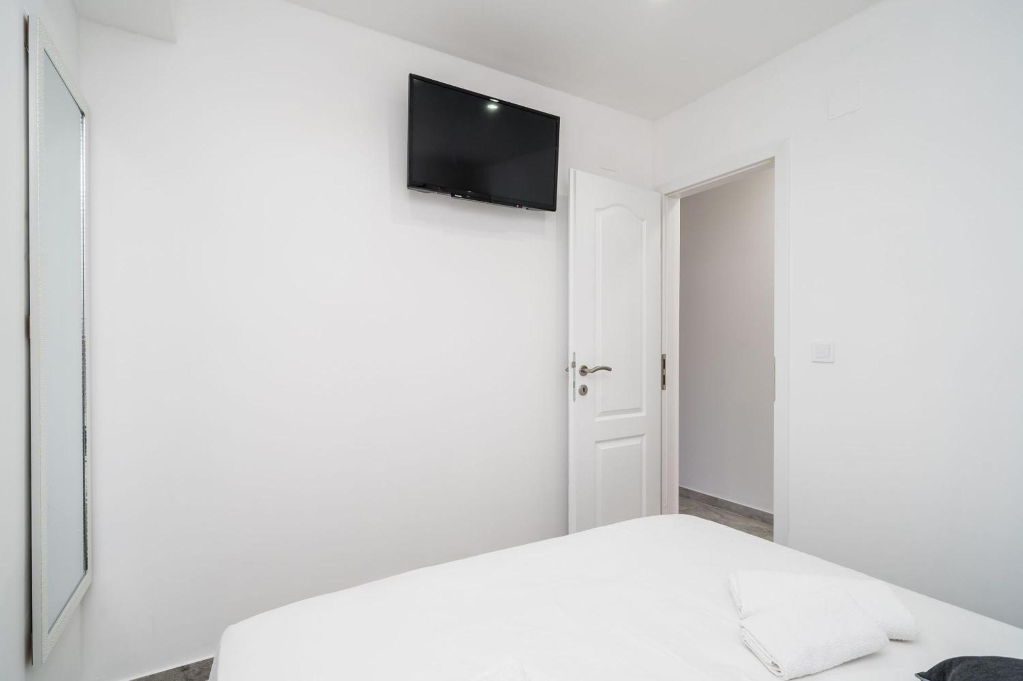 Mata Family Apartments Molunat Room photo