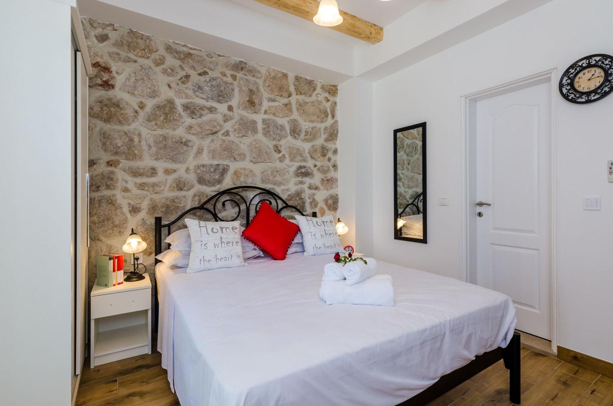 Mata Family Apartments Molunat Room photo